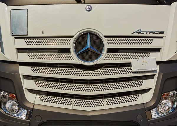Kiev, Ukrajna - október 10-én 2015-ig: Mercedes-Benz star tapasztalat. Az érdekes tesztvezetés — Stock Fotó