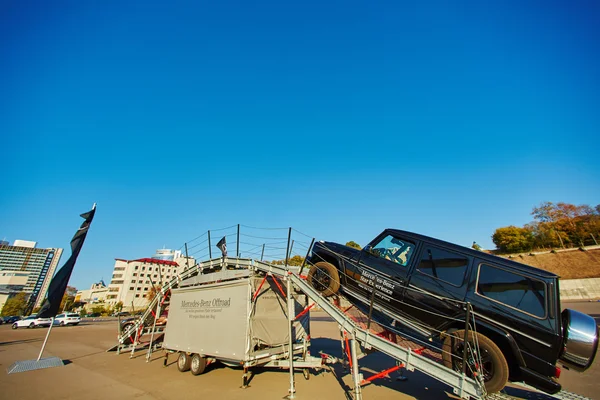 Kiev, Ukraine - 10 OCTOBRE 2015 : Mercedes Benz star experience. La série intéressante de tests de conduite — Photo