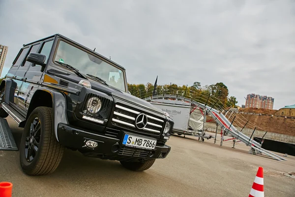 Kiev, Ucrania - 10 de octubre de 2015: Mercedes Benz star experience. La interesante serie de pruebas de manejo —  Fotos de Stock