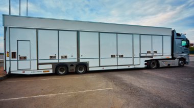 Lviv, Ukrayna - 15 Ekim 2015: Mercedes Benz yıldız deneyim. Test sürüşleri ilginç serisi