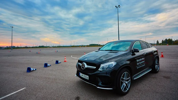 Lviv, Ucrânia - OUTUBRO 15, 2015: Mercedes Benz experiência estrela. A interessante série de unidades de teste — Fotografia de Stock