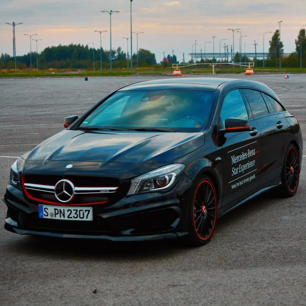 Lviv, Ucrânia - OUTUBRO 15, 2015: Mercedes Benz experiência estrela. A interessante série de unidades de teste — Fotografia de Stock