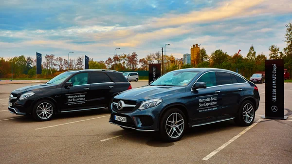 Lviv, Ucraina - 15 OTTOBRE 2015: Mercedes Benz star experience. L'interessante serie di test drive — Foto Stock