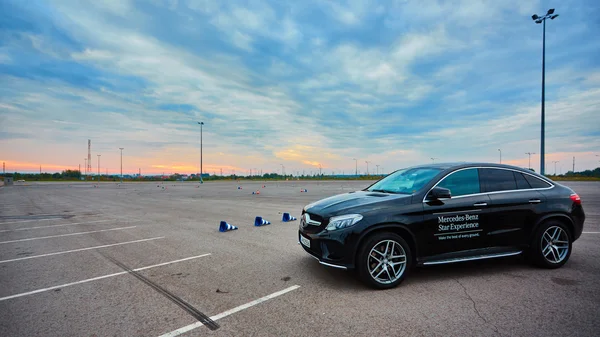 Lviv, Ucrânia - OUTUBRO 15, 2015: Mercedes Benz experiência estrela. A interessante série de unidades de teste — Fotografia de Stock