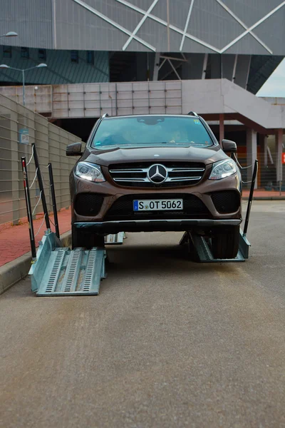 Lviv, Ucrania - 15 de octubre de 2015: Mercedes Benz star experience. La interesante serie de pruebas de manejo —  Fotos de Stock