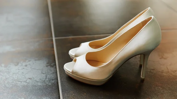 White wedding shoes for women. — Stock Photo, Image