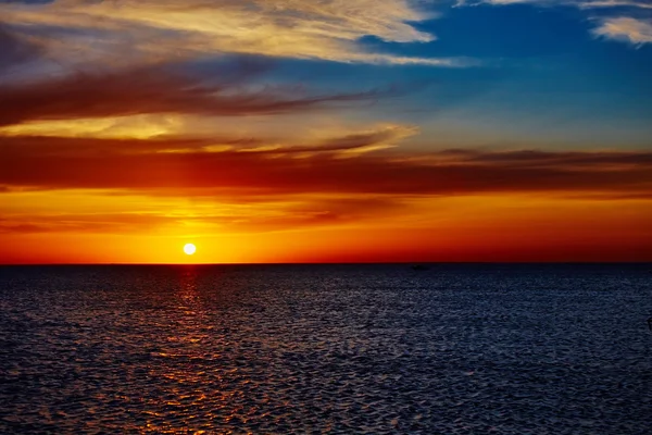 Sunset over the ocean — Stock Photo, Image