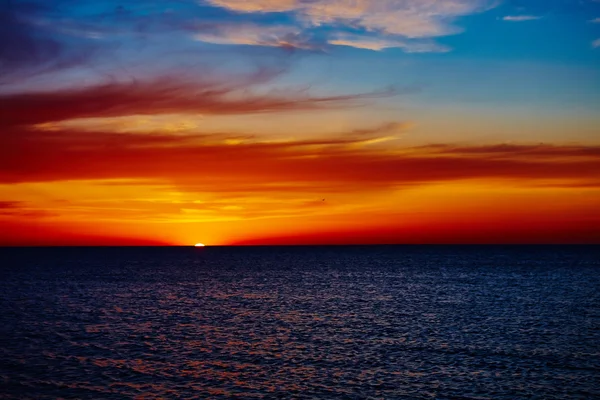 Solnedgång över havet — Stockfoto