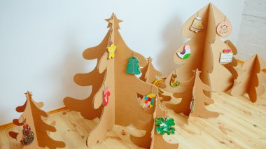 Noel ağacı karton. Yeni yıl