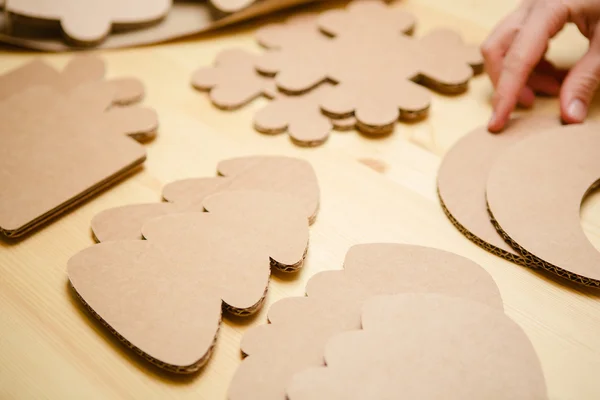 Cardboard toys for the Christmas tree or garland. New year decorations. — Stock Photo, Image