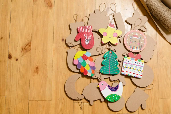 Cardboard toys for the Christmas tree or garland. New year decorations. — Stock Photo, Image