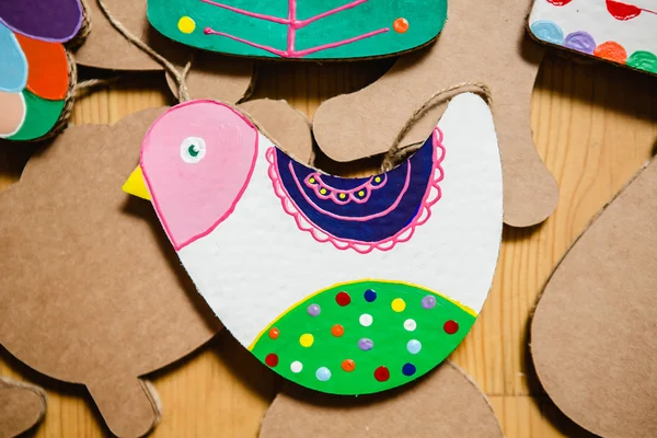 Juguetes de cartón para el árbol de Navidad o guirnalda. Las decoraciones de Año Nuevo . —  Fotos de Stock