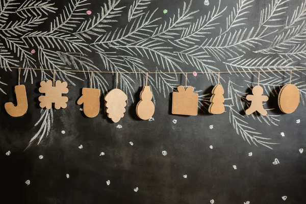 Jouets en carton pour l'arbre de Noël ou la guirlande. Décorations créatives. Focus sélectif — Photo