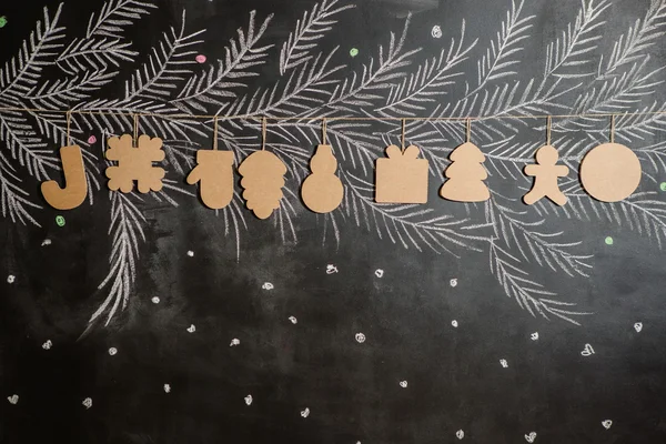 Juguetes de cartón para el árbol de Navidad o guirnalda. Decoraciones creativas. Enfoque selectivo —  Fotos de Stock