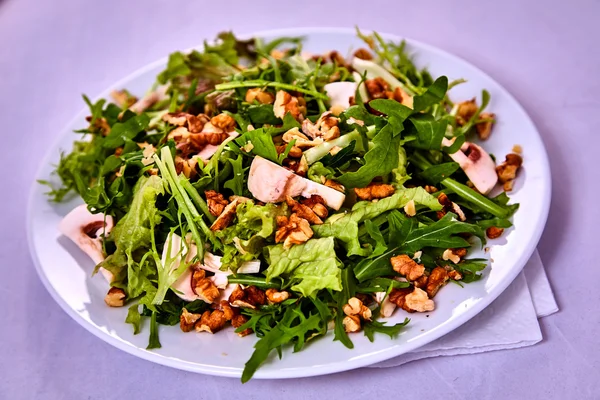 Ensalada con pera, nueces — Foto de Stock