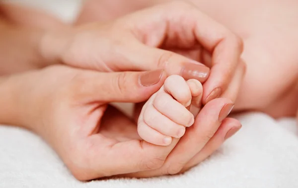 Baby holding mother finger — Stock Photo, Image