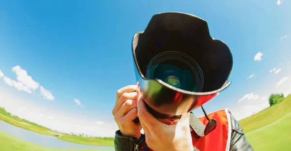 Zabawny fishe oczu strzał z fotografem — Zdjęcie stockowe