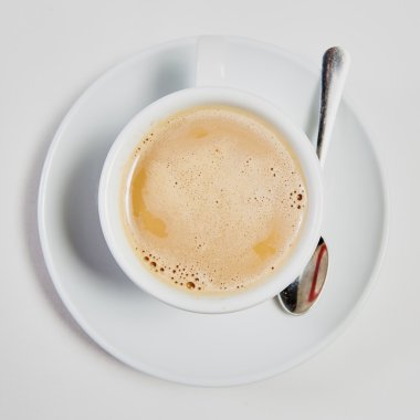 Tablo taze espresso fincan,
