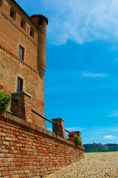 Velho castelo de Grinzane Cavour — Fotografia de Stock