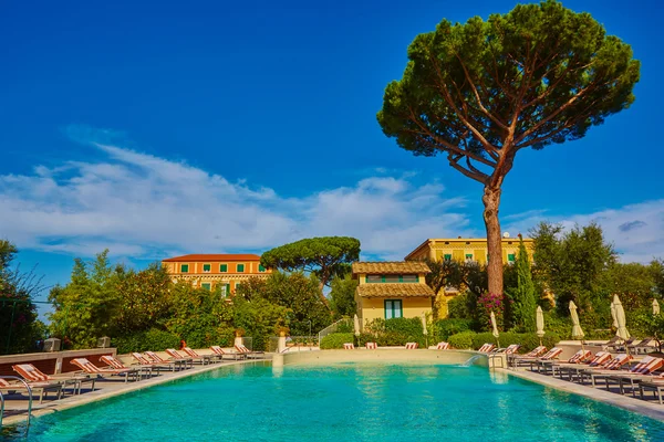 Public pool on a hot day — Stock Photo, Image