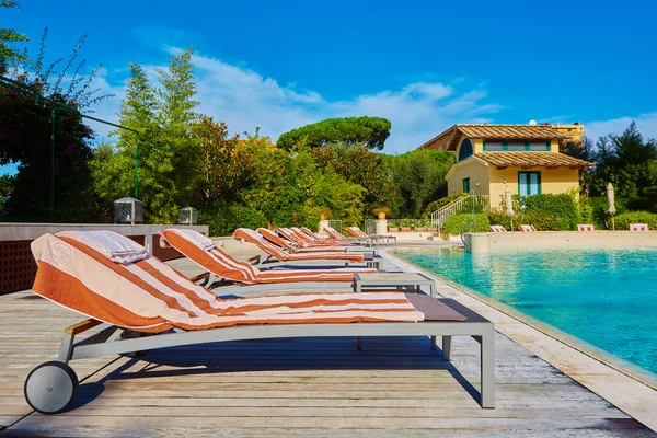 Public pool on a hot day — Stock Photo, Image