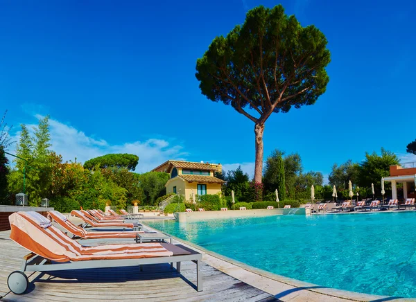 Public pool on a hot day — Stock Photo, Image