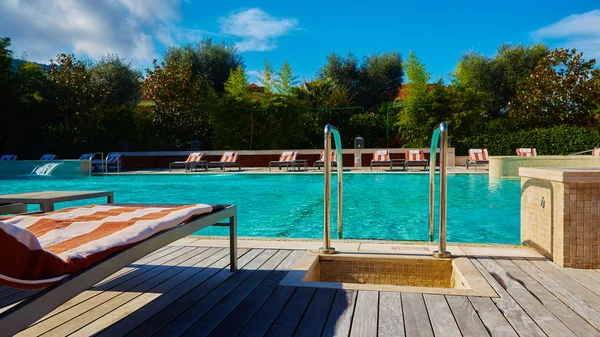 Public pool on a hot day — Stock Photo, Image