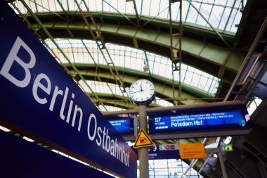 Berlin Doğu Tren İstasyonu