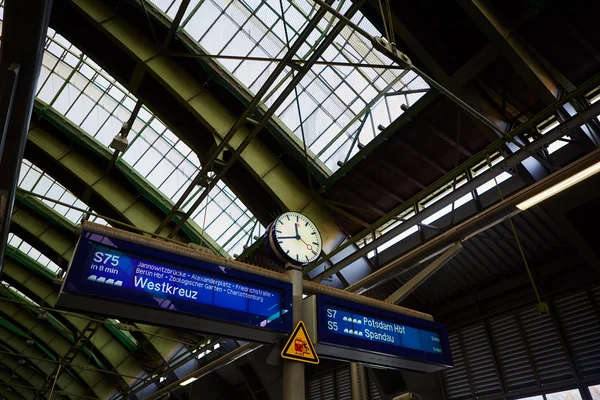 Berlin östra järnvägsstation — Stockfoto