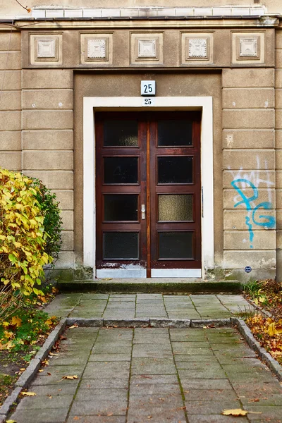 在柏林的老式木制门 — 图库照片
