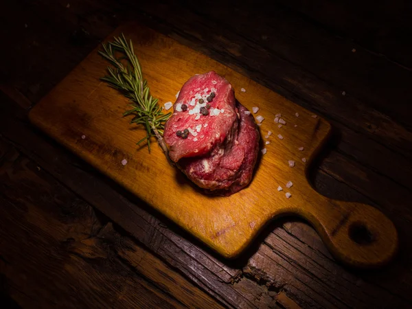 Raw beef steak — Stock Photo, Image