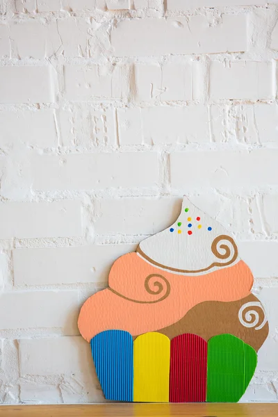 Färgade tårta handgjorda av cardboar — Stockfoto