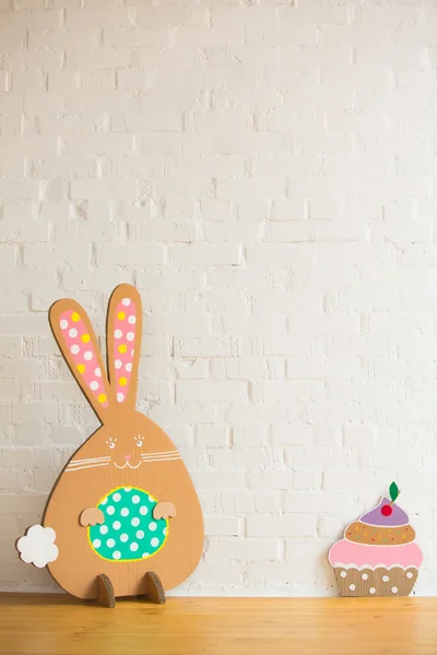 Décoration pour Pâques. Lapin de carton — Photo