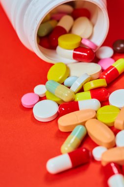 Birçok renkli hapları yakın çekim