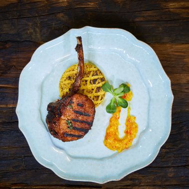 Kuru Barbekü Tomahawk Bifteği