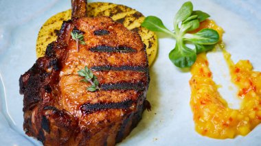 Kuru Barbekü Tomahawk Bifteği