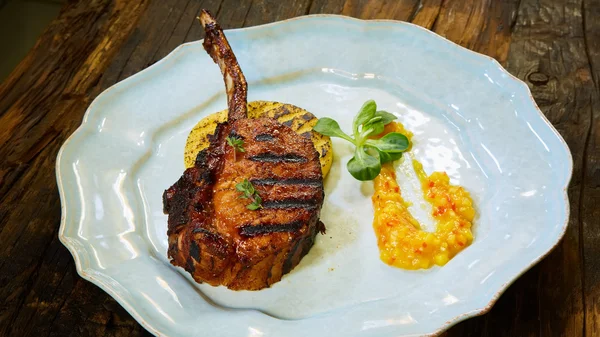 Barbecue stagionato Bistecca Tomahawk — Foto Stock