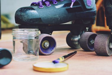 Retro etkisi ile eski tekerlekli paten