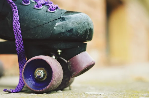 Oude rolschaatsen met retro ingang — Stockfoto