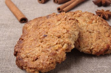 Yulaf ezmeli kurabiye eski ahşap arka plan üzerinde