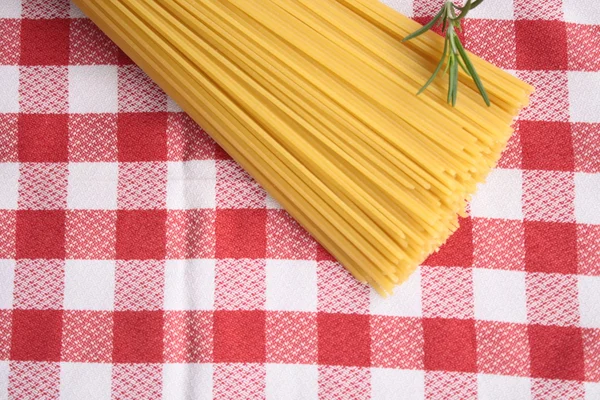 Spagetti kumaş renk arka plan üzerinde — Stok fotoğraf