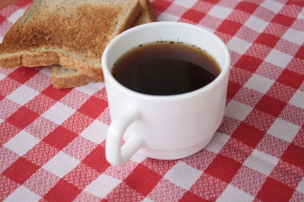 Pequeno-almoço clássico. Café e torradas — Fotografia de Stock