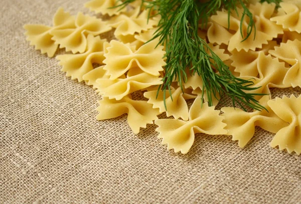 Farfalle auf dem Leinenhintergrund — Stockfoto