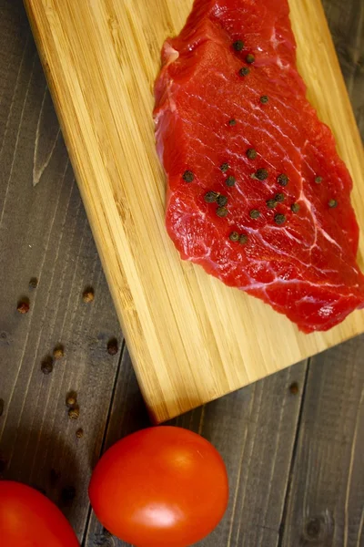 Ruwe rundvlees biefstuk peper — Stockfoto