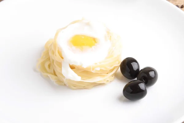 Fettuccini niche avec des œufs — Photo