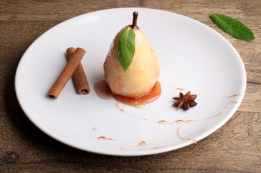 şurubu ile pişmiş armut