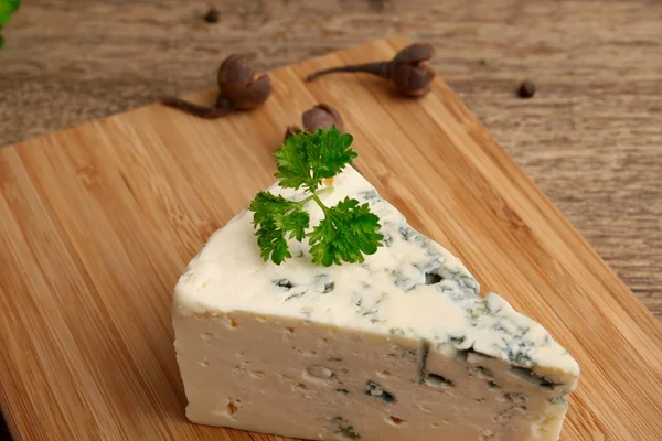 Francês Azul queijo fundo de madeira — Fotografia de Stock