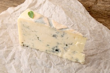 Mavi peynir parça fesleğen