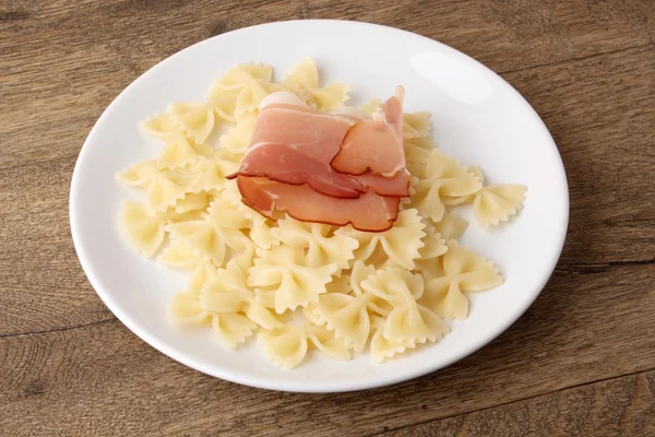 Těstoviny Farfalle slanina — Stock fotografie