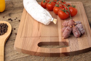 Sosis, peper ve salam